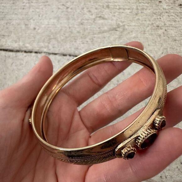 Vintage Regency Revival Gold Tone Red Stone Bangle - Picture 5 of 9